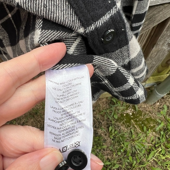 👗BDG Black and Cream Plaid Button Down Shirt - Picture 7 of 8